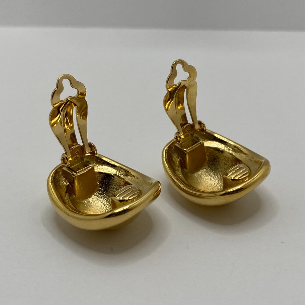 Vintage Gold-Toned Large Clip-on Round Earrings - Picture 7 of 9